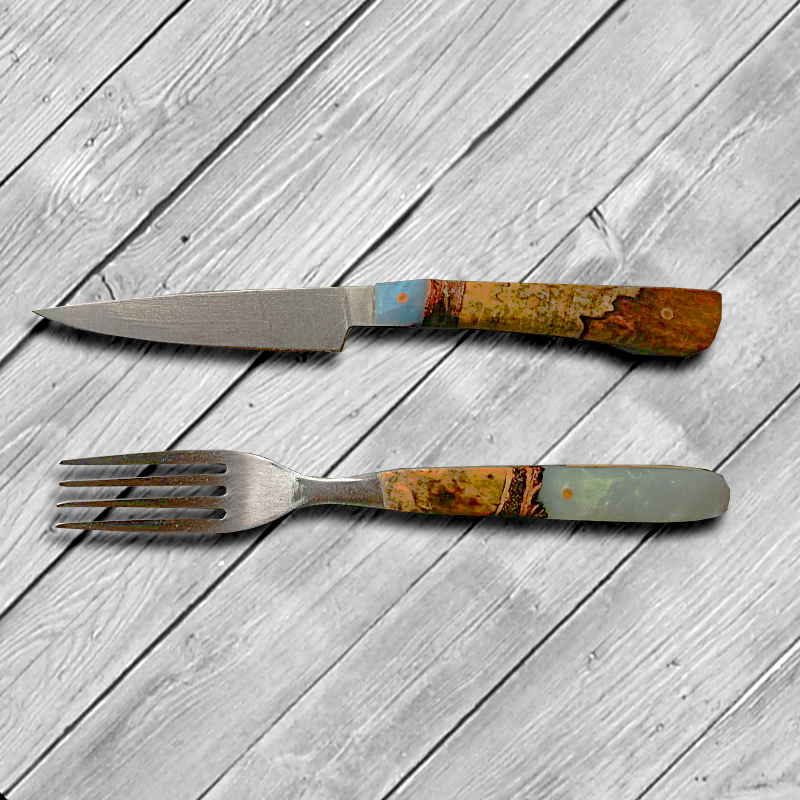 Besteck mit Holz- und Epoxidharzgriff